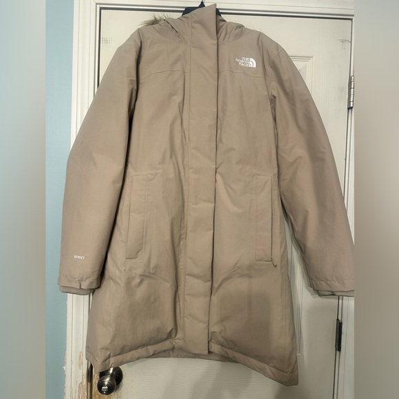 The North Face women’s Arcric Parka -Large in ANTELOPE TAN- excellent condition - Picture 9 of 11